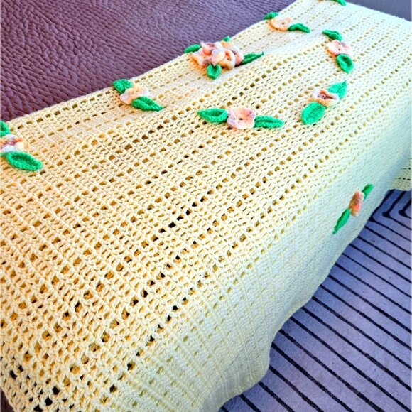 Vintage Crochet Yellow Floral Blanket Topper 70 x 80 Handmade Afghan & Flowers - Picture 12 of 13